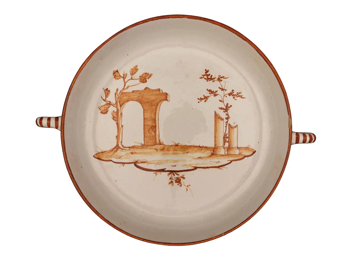 TAZZA IN MAIOLICA POLICROMA, PROBABILMENTE FORNACE MOLARONI, PESARO