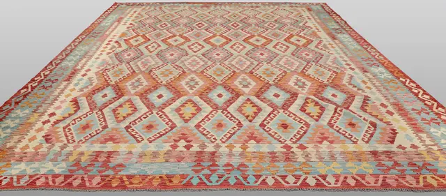 MATTA. Kelim klassisk design, 443 x 370 cm.