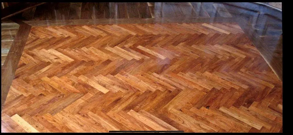 PARKETT, obehandlad massiv mahogny, enkelstavsparkett, totalt 87 m2.