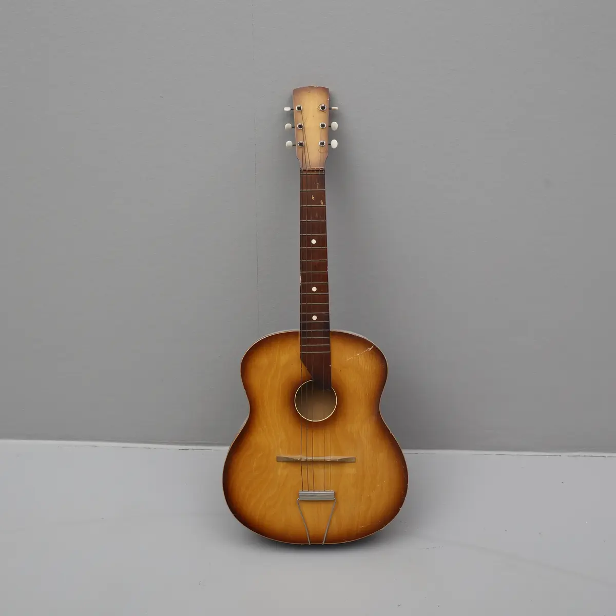 AKUSTISK gitarr.