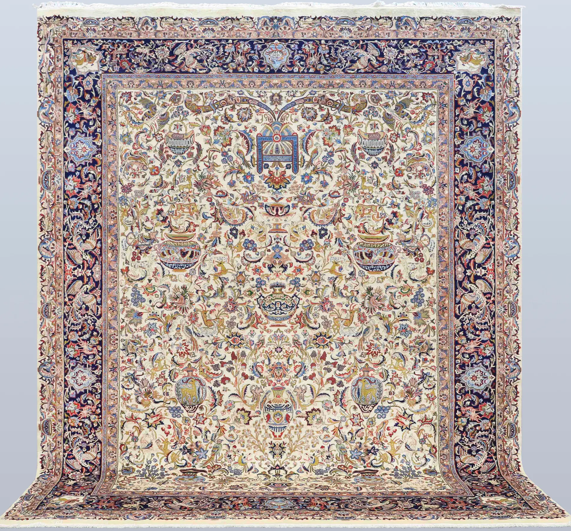 MATTA. Figural Kashmar fine, ca 400.000 knutar/kvm, 388 x 292 cm.