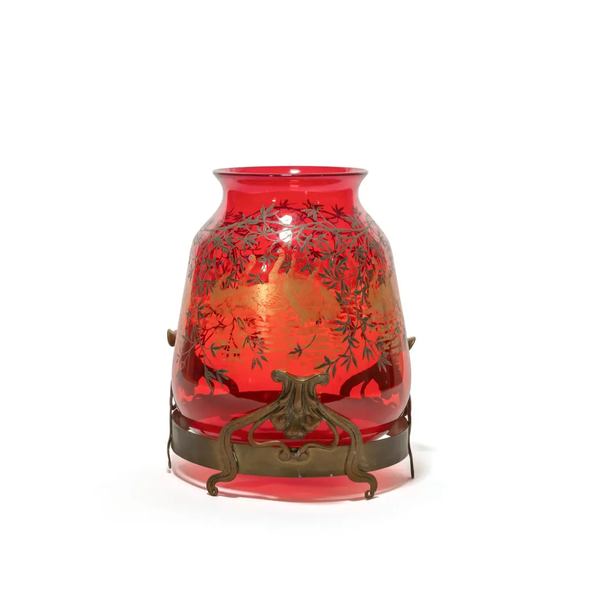 MURANO, 1910 ca. Un vaso in vetro rosso trasparente con decoro di