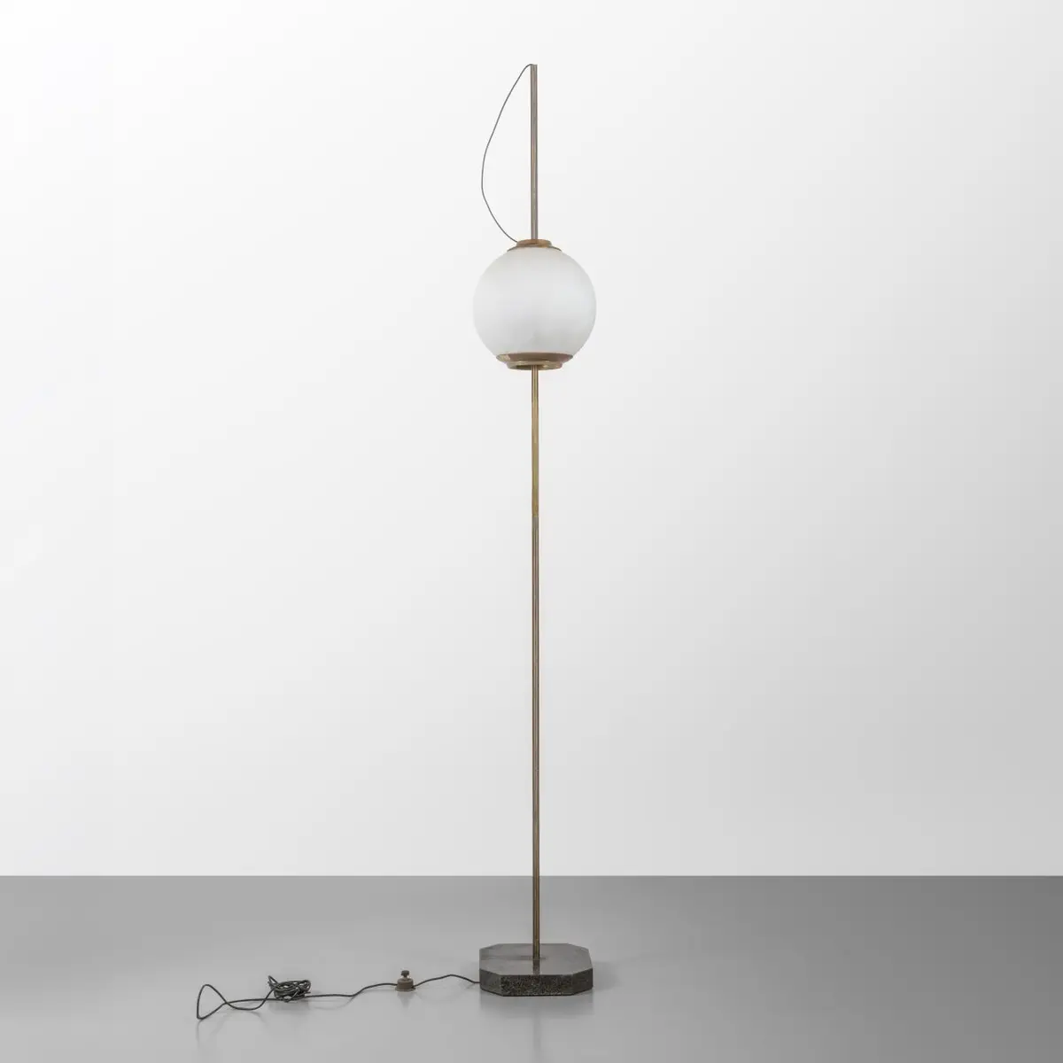 LUIGI CACCIA DOMINIONI, AZUCENA, 1958. Una lampada 'Pallone da terra'