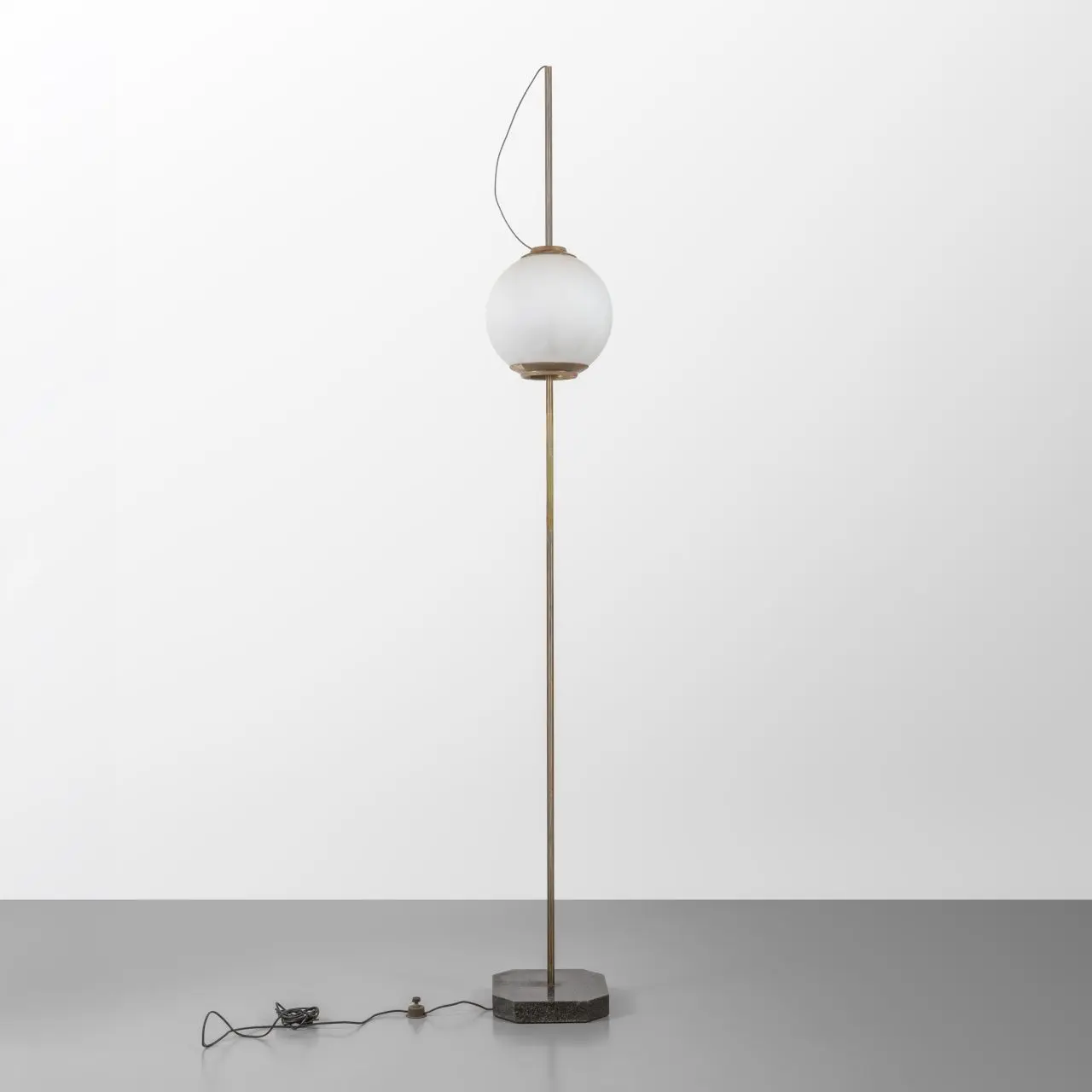 LUIGI CACCIA DOMINIONI, AZUCENA, 1958. Una lampada 'Pallone da terra'
