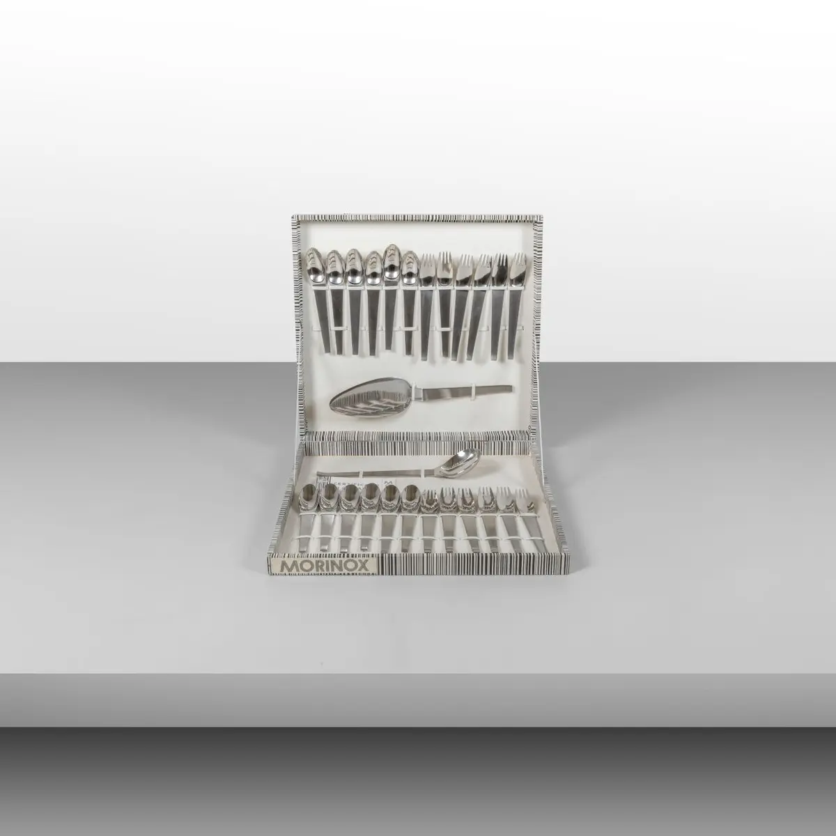 CARL AUBOCK, MORINOX, 1957. Un servizio di posate da dolce per 12