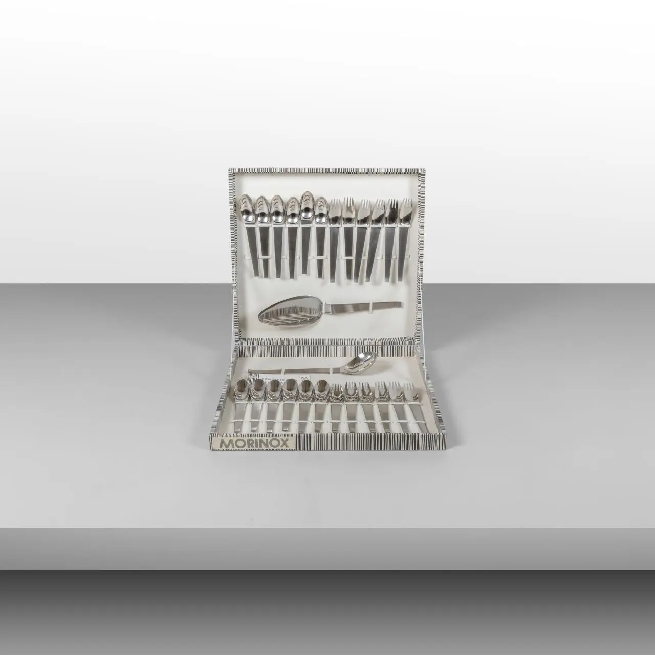 CARL AUBOCK, MORINOX, 1957. Un servizio di posate da dolce per 12