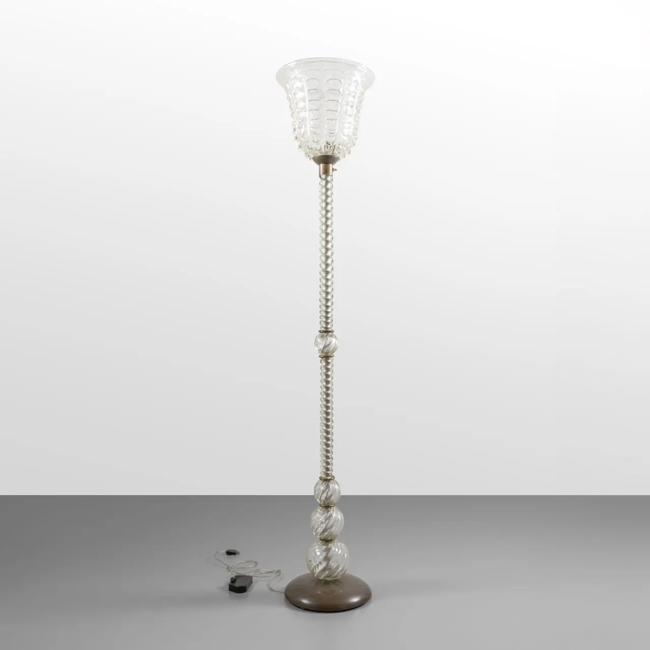 BAROVIER & TOSO, anni '30. Una lampada da terra. Stelo in cristallo