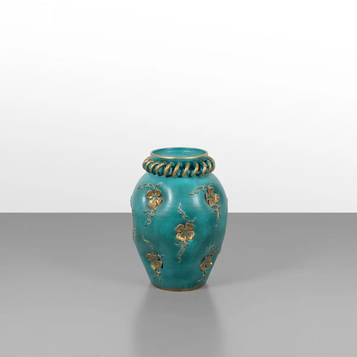 DERUTA, anni '50. Un portaombrelli. Ceramica con decoro in oro. Marcato