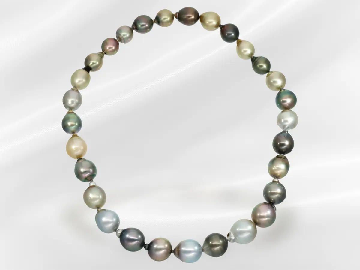 Necklace: high-quality baroque multicoloured Tahitian cultured pearl