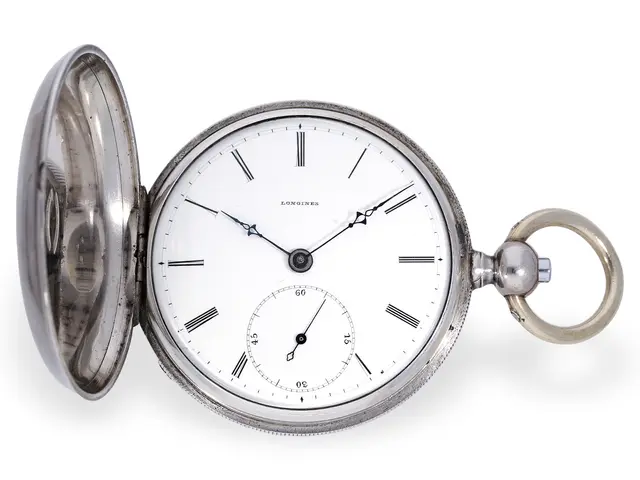 Pocket watch: Longines rarity, early hunting case pocket watch with