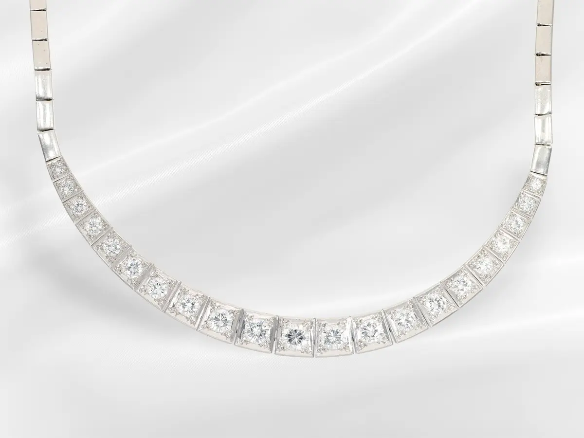 Necklace: high-quality vintage white gold necklace with a central