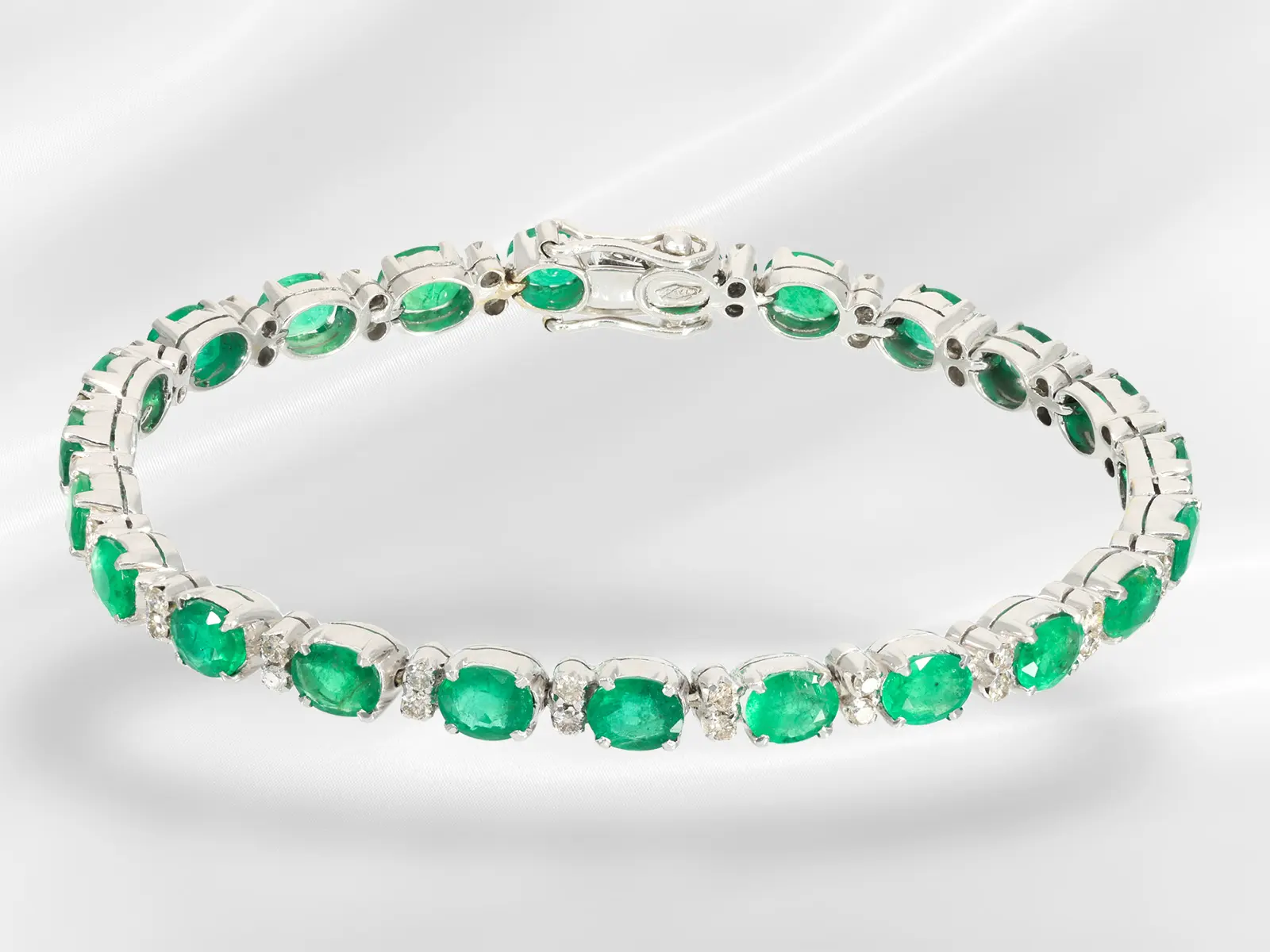 Bracelet: vintage emerald and brilliant-cut diamond goldsmith’s bracelet