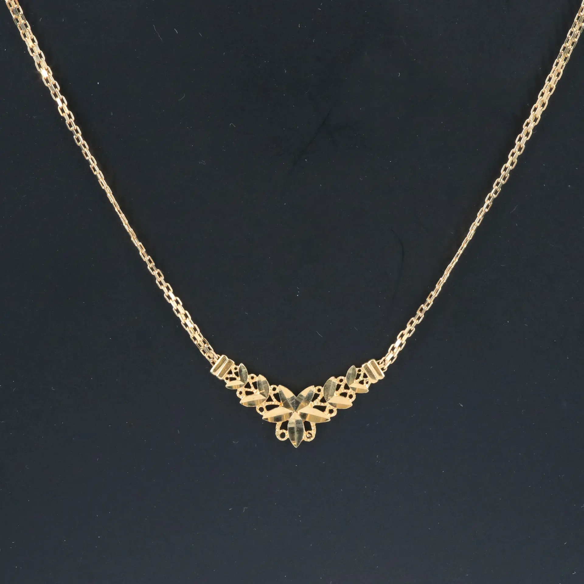 Beverly Hills Gold 14K Chevron Necklace