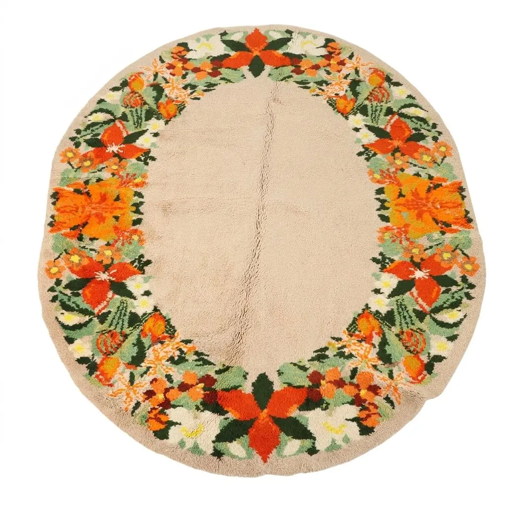7'2 x 9'7 Latch Hooked Oval Floral Area Rug