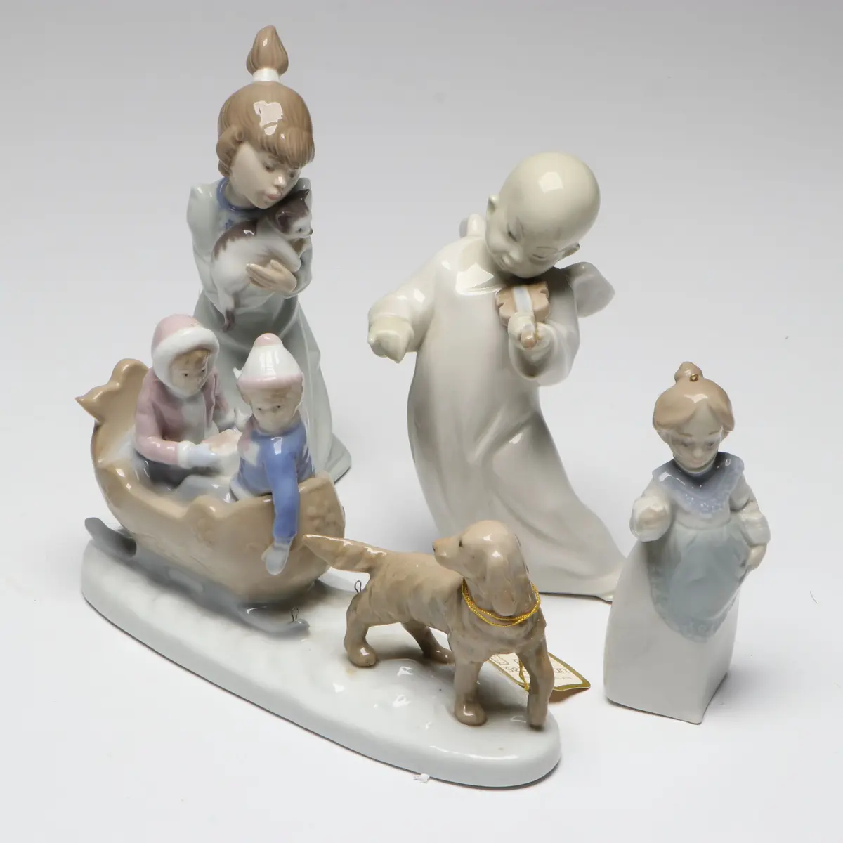 Lladró "Sleepy Kitten", "Mrs. Claus" and More Porcelain Figurines
