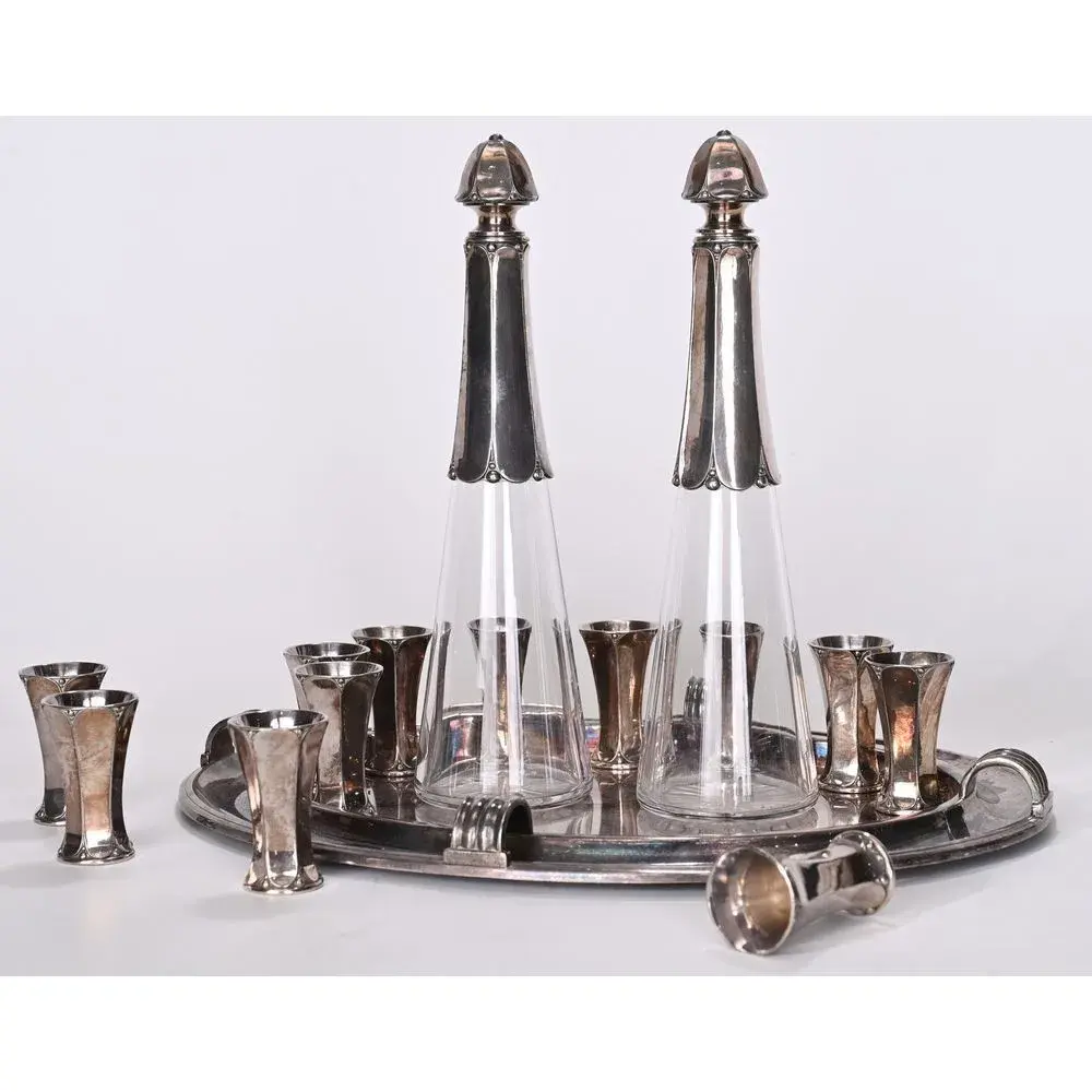 GALIA. BEAUTIFUL ART NOUVEAU LIQUEUR SET in silver plated metal, consisting