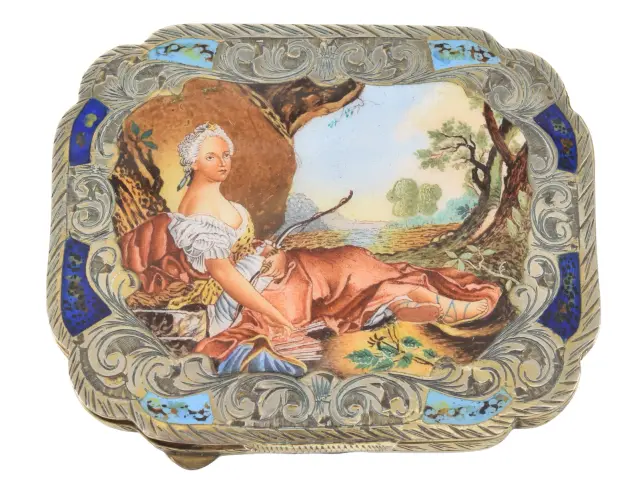 Antique gilt silver enameled compact. Fine quality classical depiction