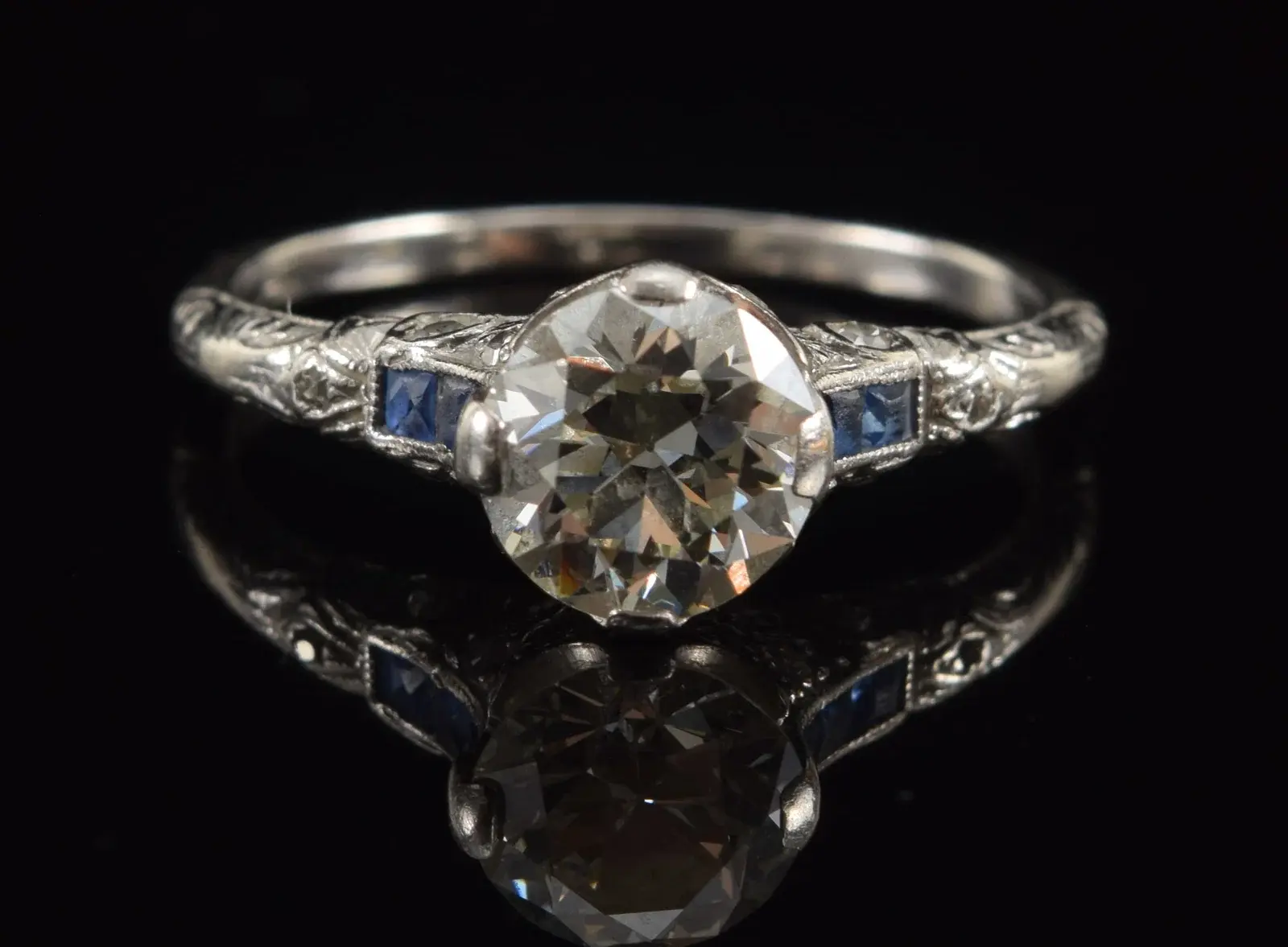 Vintage platinum 1.0CT plus diamond and sapphire ring. Round cut stone