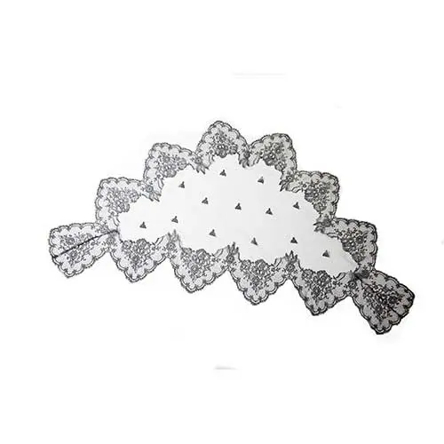 Mantilla negra triangular