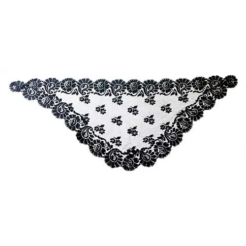 Mantilla negra triangular