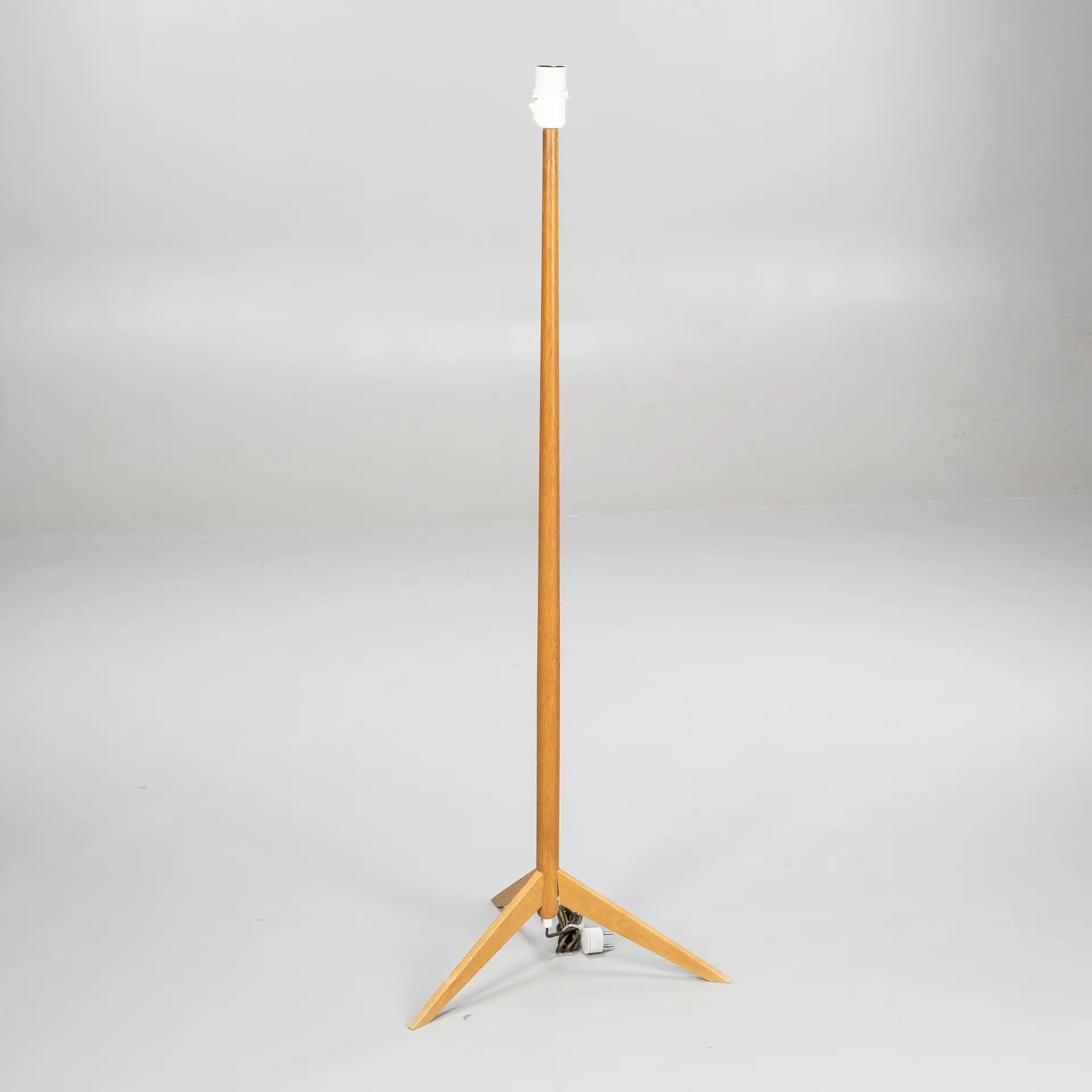 GOLVLAMPA, Ek, 1900-talets andra hälft.