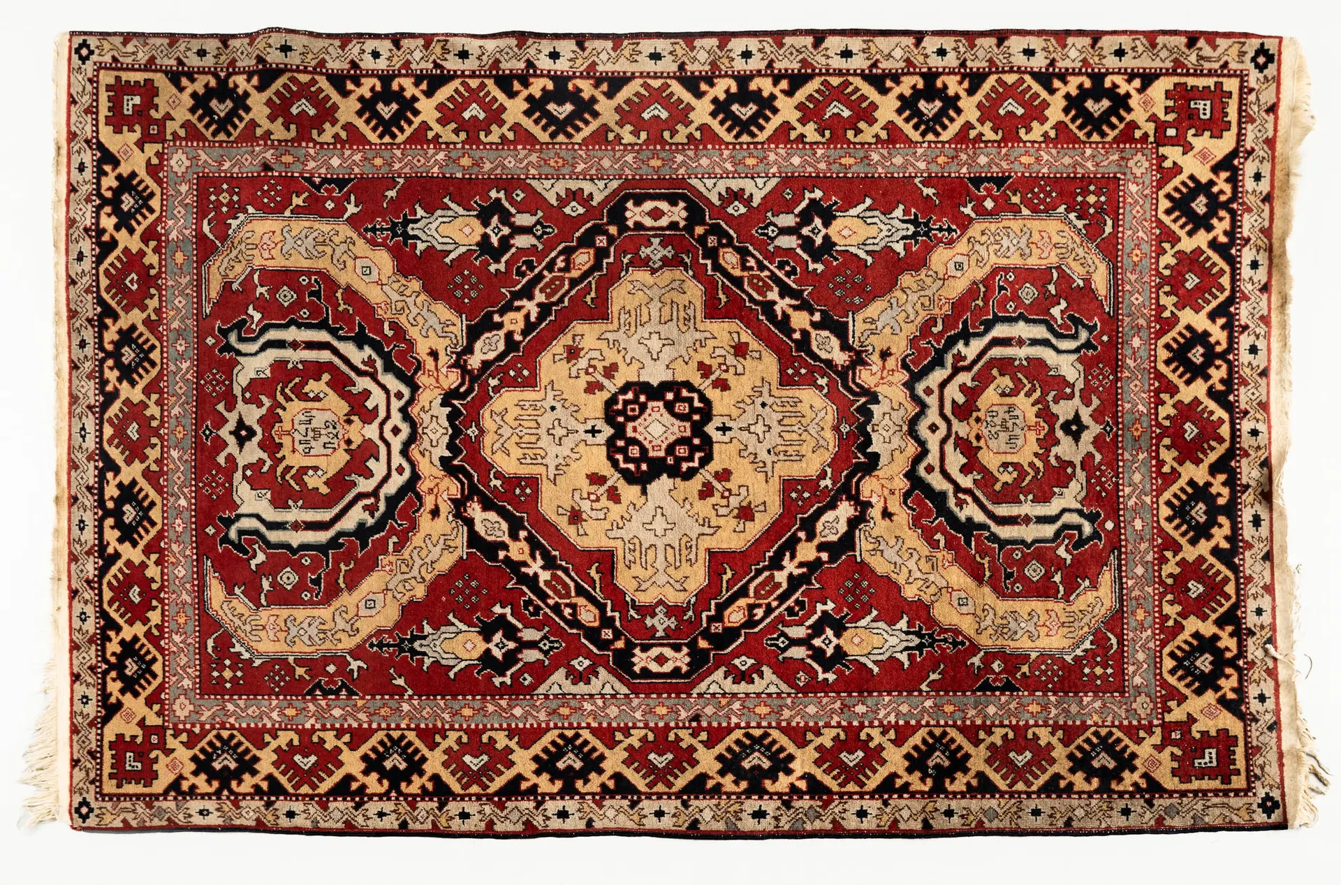 MATTA, Gervan, Persisk, 1900-tal. (190 × 138 cm).