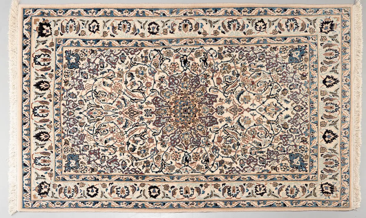 MATTA, Nain, Persisk, 1900-tal. Ull med silke. (204 × 126 cm).