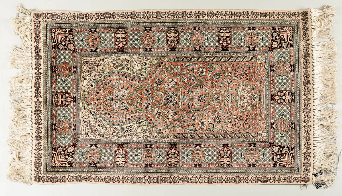 MATTA, Hereke, Turkisk, 1900-tal. Silke. (120 × 77 cm).