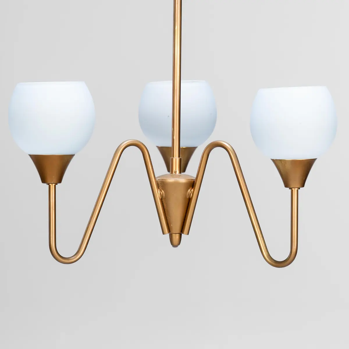 TAKLAMPA, 3-armad, Mässing och glas, 1900-talets mitt.