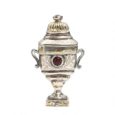 A vinaigrette of partially gilt silver, vase-shaped decorated with