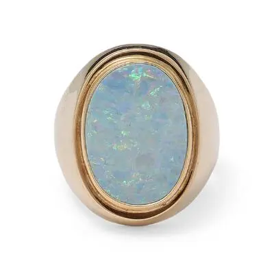 Erik S. Cohn-Pålsson: An opal ring set with a cabochon opal, mounted
