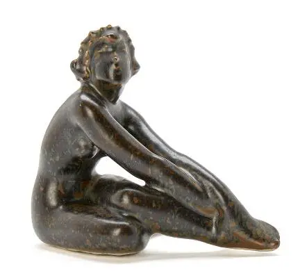 Jens Jacob Bregnø: Siddende Susanne. A stoneware figure. Decorated