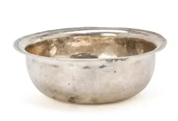 European Baroque silver chamber pot. First half-18th centuryt. Weight