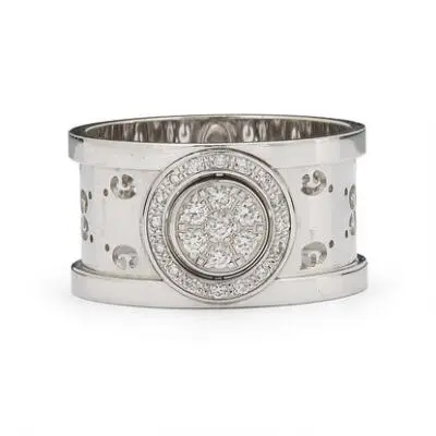 Gucci: An "Icon Twirl" diamond ring set with brilliant-cut diamonds