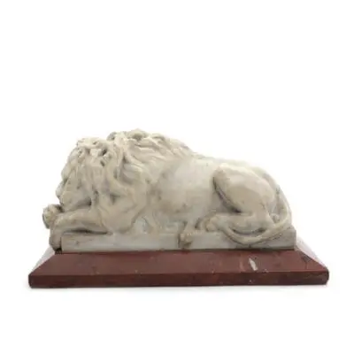 Antonio Canovaafter, 19th century: Reclining lion of carved marble