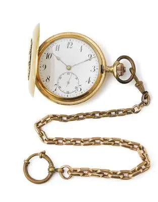 Double-cased pocket watch of 18k gold. Mechanical movement with lever
