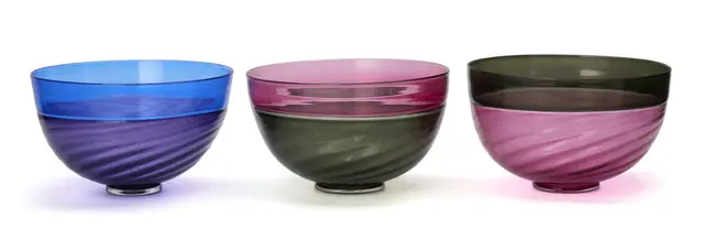 Anja Kjær, Darryle Hinz: Three circular bowls of partially optically