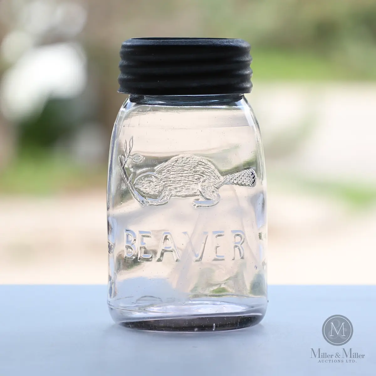 Left-facing Beaver Pint Fruit Jar