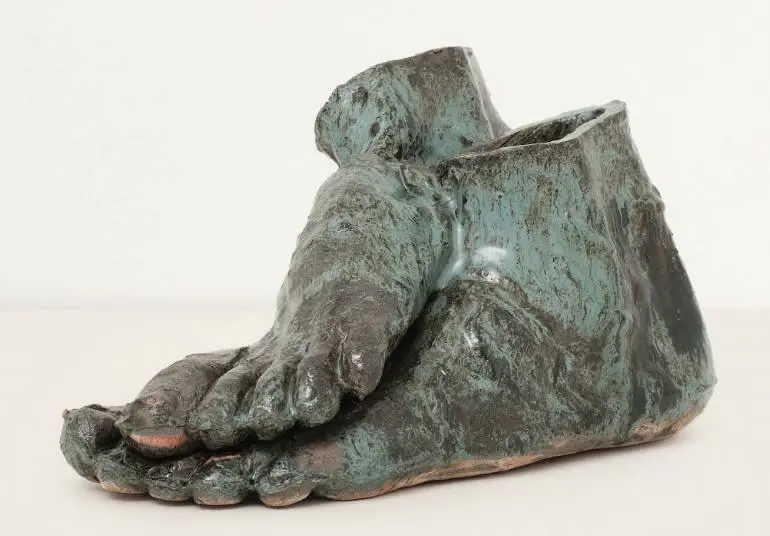 Luis M. S. Santos; 2 Wrong Feet
