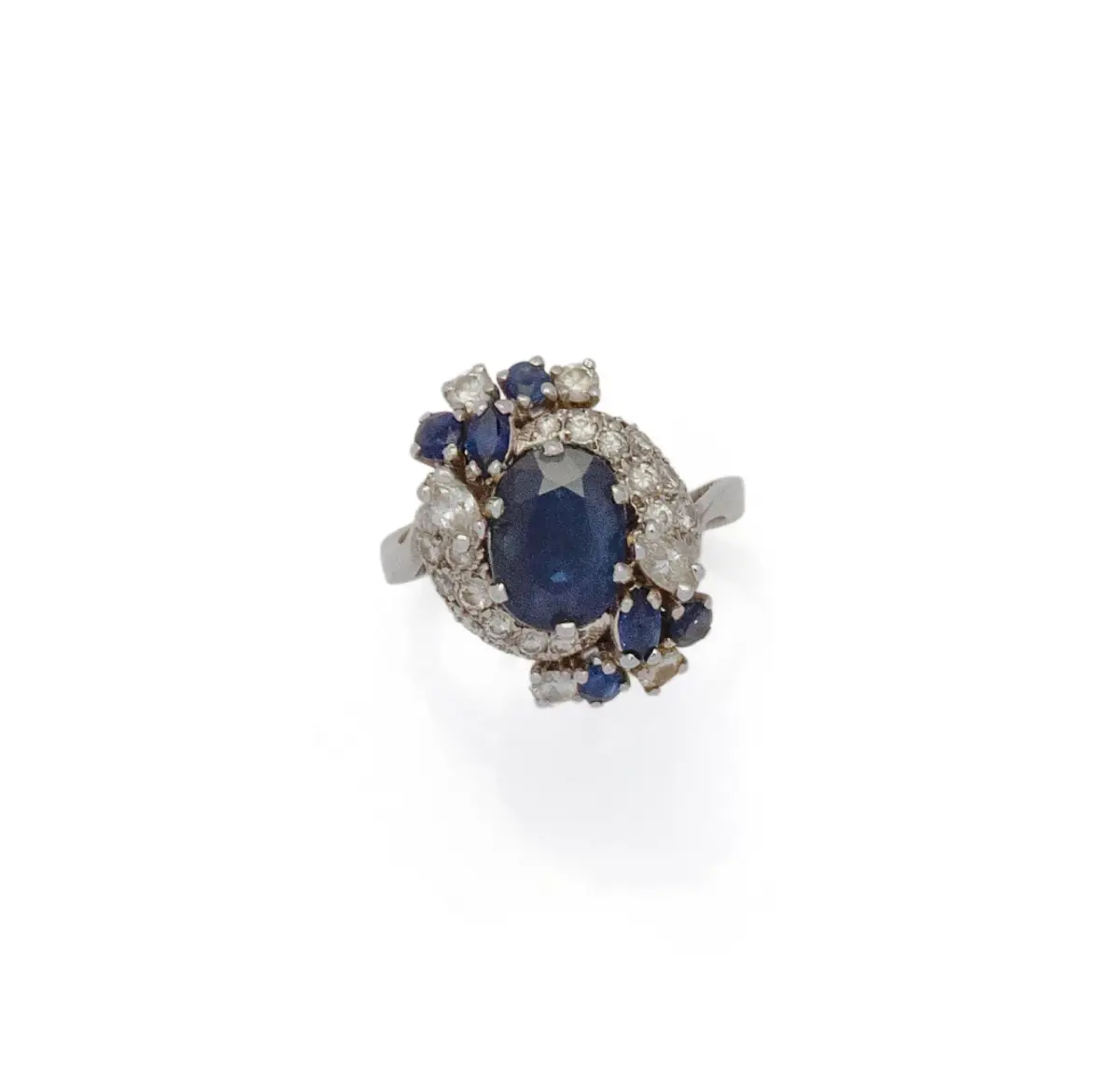 BAGUE en or gris 18K (750/1000) centrée d’un saphir ovale di - Lot 77