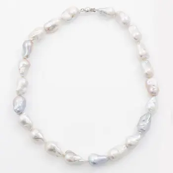Necklace with cultured baroque freshwater pearls and an 18K white gold clasp.