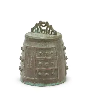 A Chinese bronze bell, Qianlong (1736-1795)