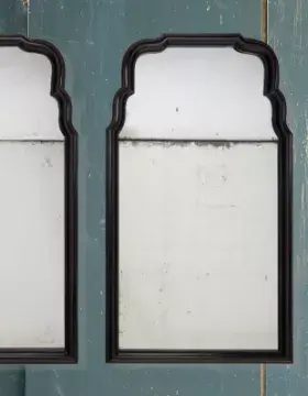Y A PAIR OF EBONY FRAMED MIRRORS, MODERN, THE MIRRORS ANTIQUE MERCURY