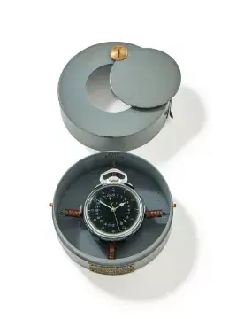 AN AMERICAN WWII PERIOD AIR CREW NAVIGATORS WATCH WITH METAL ‘SHOCK