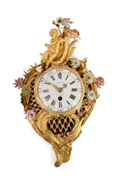 A LOUIS XV PORCELAIN MOUNTED ORMOLU CARTEL CLOCK, ATTRIBUTED TO VERNEAUX