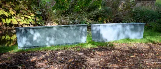 A LARGE PAIR OF PATINATED COPPER AND RIVETED RECTANGULAR PLANTERS, CONTEMPORARY