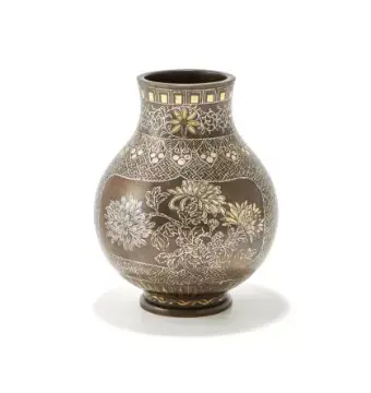 An attractive Chinese, pear-shaped bronze vase