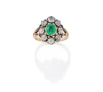 AN EARLY 19TH CENTURY EMERALD AND DIAMOND CLUSTER RING