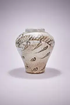 A Korean iron decorated stoneware 'dragon' jar, yongjonhang, Joseon