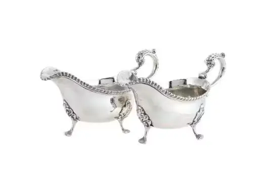 A PAIR OF GEORGIAN IRISH SILVER OVAL SAUCE BOATS